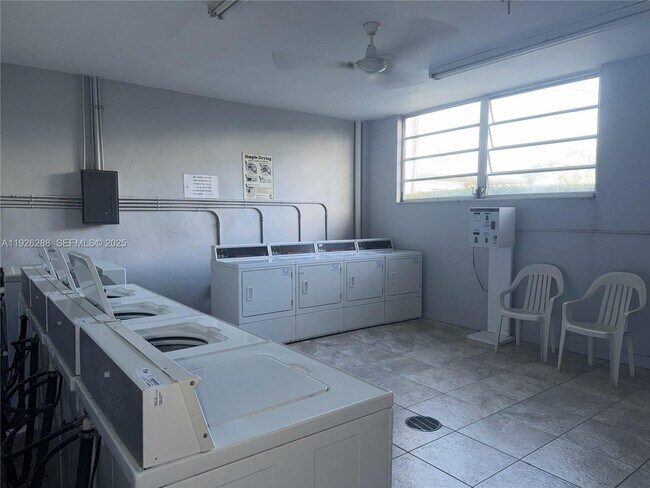 Building Photo - 9700 E Bay Harbor Dr