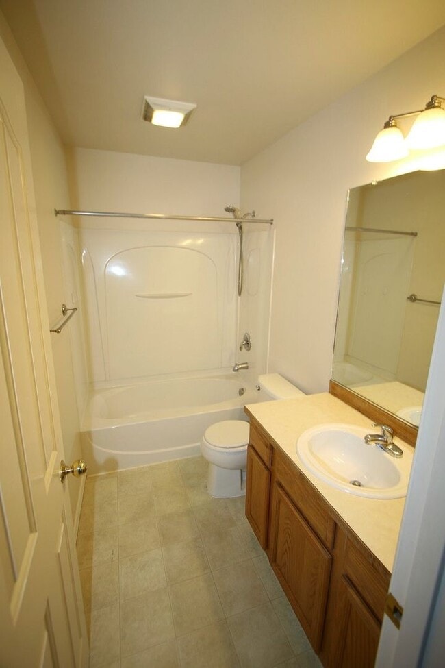Building Photo - 4 Bedroom Eagle River Home!