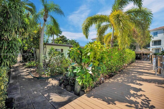 Building Photo - 812 Chukker Rd