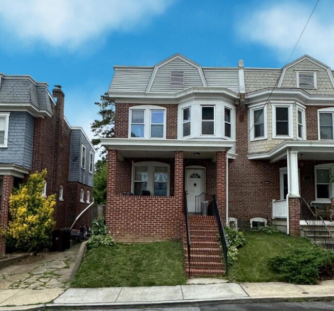 Building Photo - 712 W 28th St
