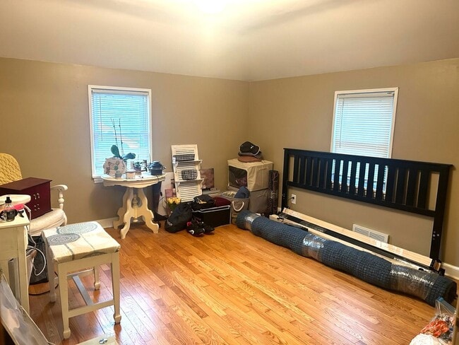 Building Photo - 532 Gilbert Ave