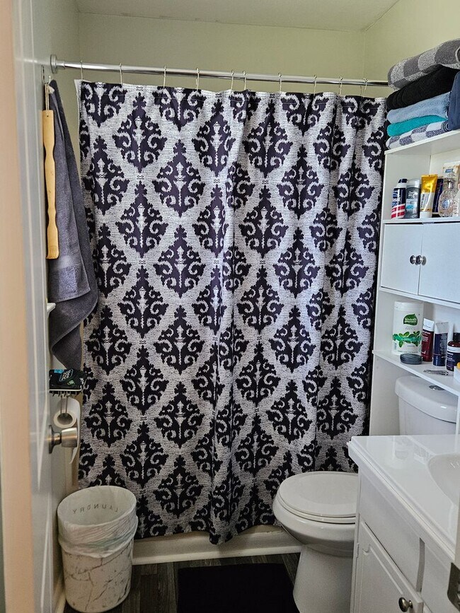 Building Photo - 3 BEDROOM