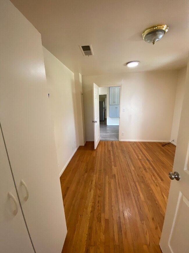 Building Photo - 6885 Pasado Rd