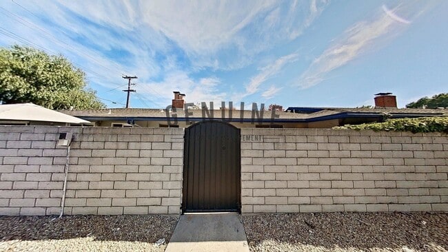 Building Photo - 1107 W Memory Ln