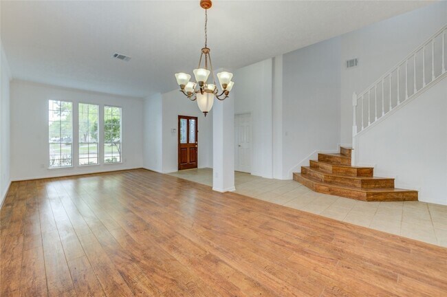 Building Photo - 16464 Beewood Glen Dr