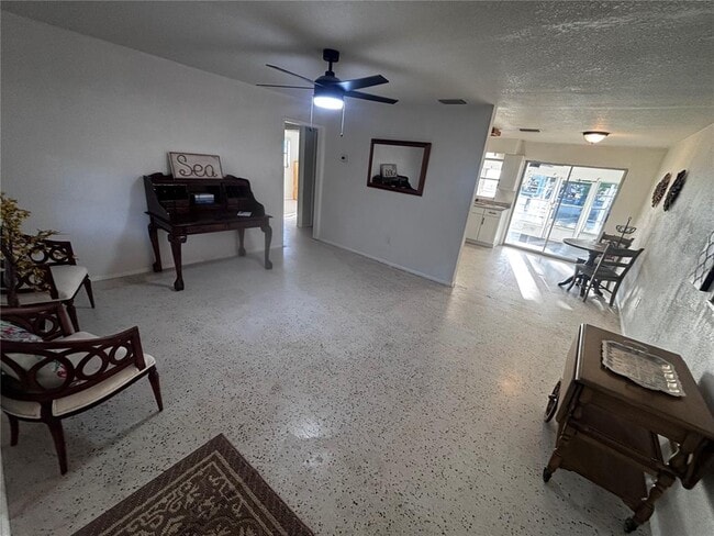 Building Photo - 6125 Beacon Point Dr