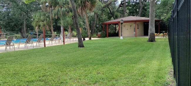 Building Photo - 2699 Seville Blvd