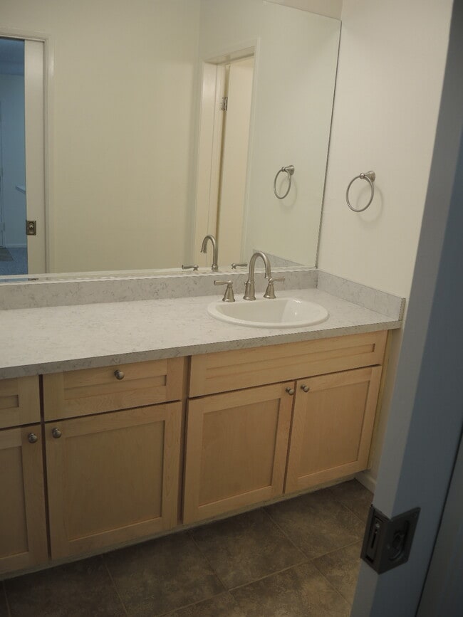 Building Photo - 1855 Diamond St