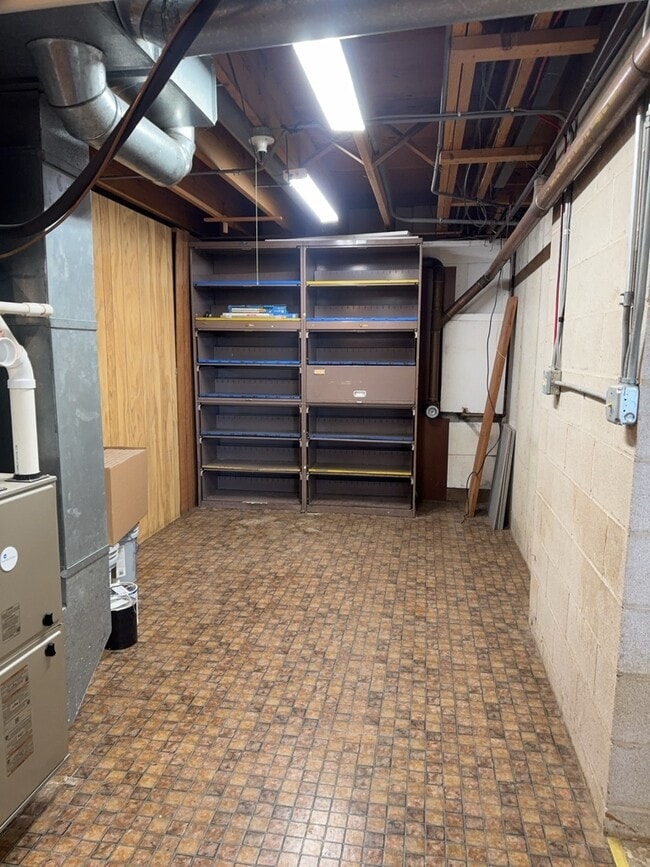 Building Photo - 580 N State St