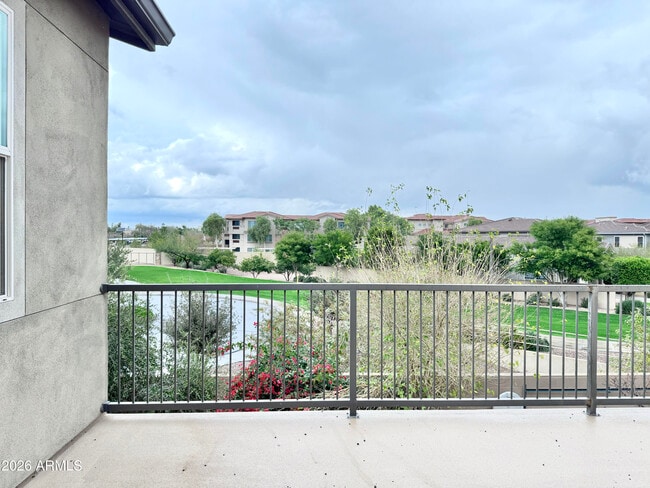 Building Photo - 1732 W Myrna Ln