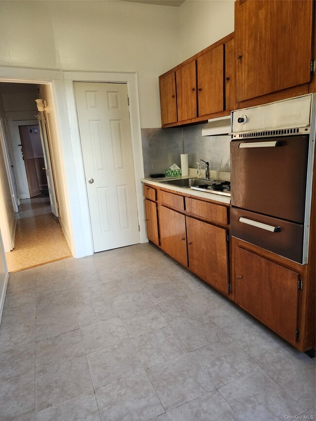 Building Photo - 47-12 39th Pl