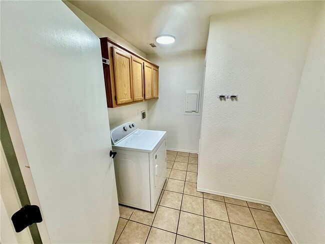 Building Photo - 1242 SW Elm Tree Rd