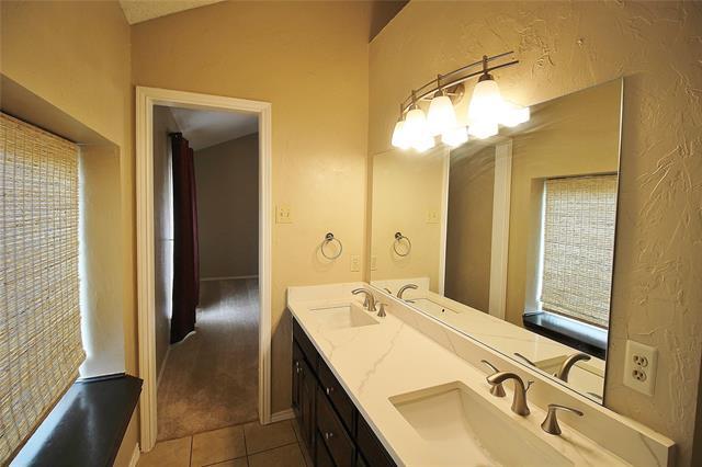 Building Photo - 906 Moore St