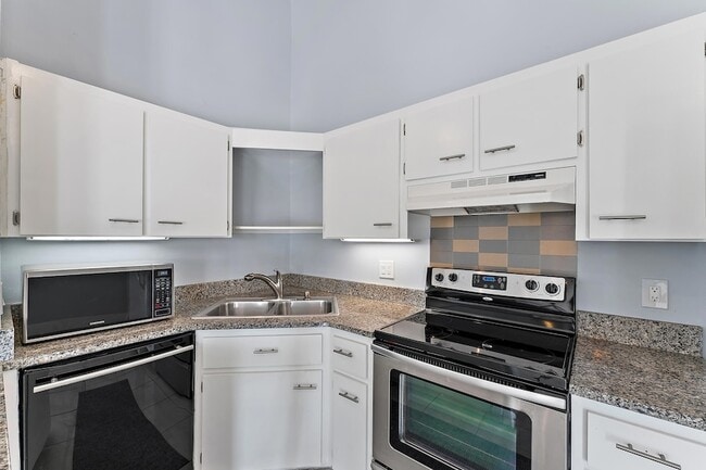 Building Photo - 1801 S US Hwy 1