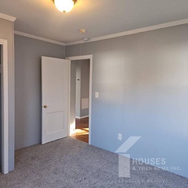 Building Photo - 7 Edwards St