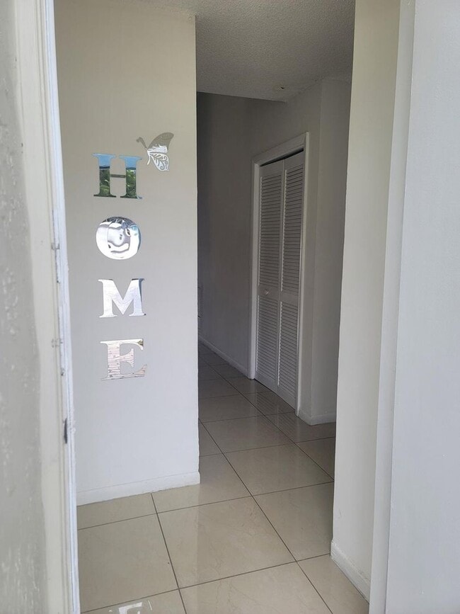 Building Photo - 4049 SW 68th Way