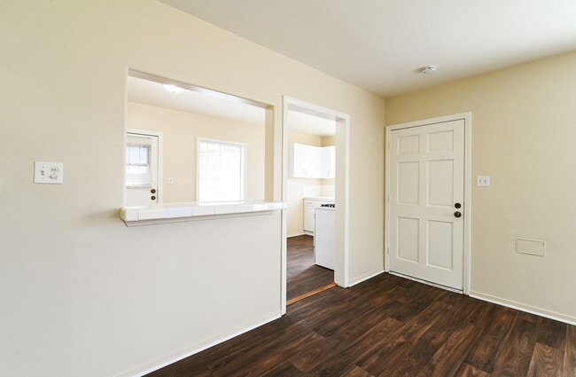Building Photo - COMING SOON - House - 2 Bedrooms / 1 Bathr...