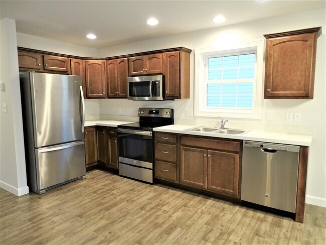 Building Photo - 1405 Fieldstone Dr