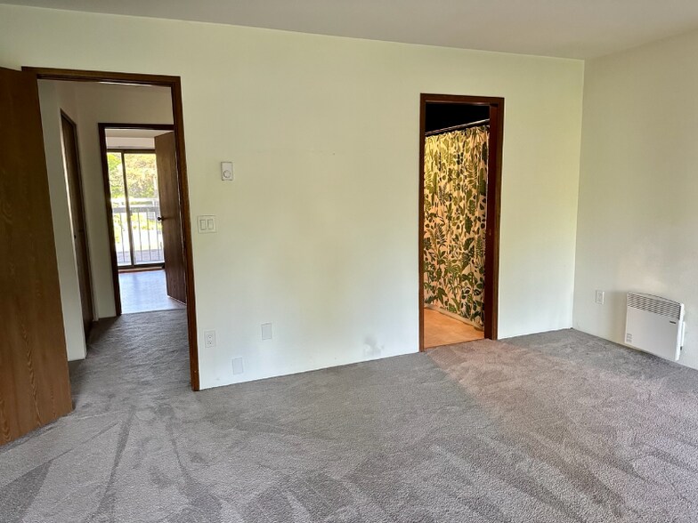 Building Photo - 22703 Lakeview Dr