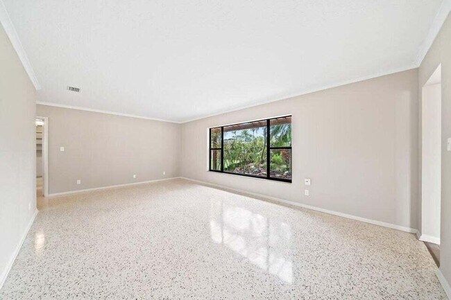 Building Photo - 470 Watts Way