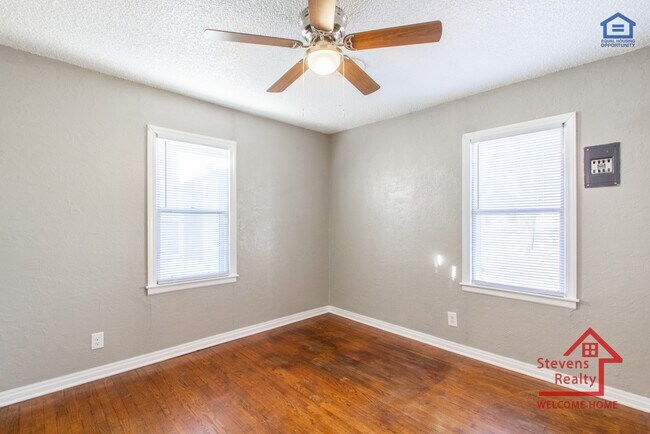 Building Photo - 2524 Prentice NW