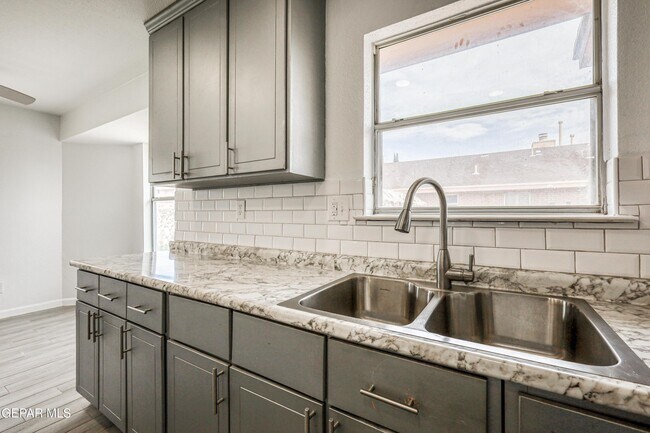 Building Photo - 5729 Saplinas Rd