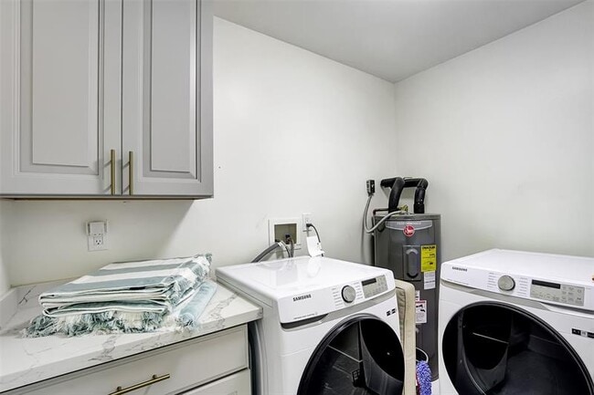 Building Photo - 1129 NE 2nd Ave