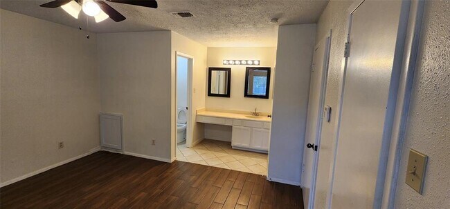 Building Photo - 16755 Maplemont Dr