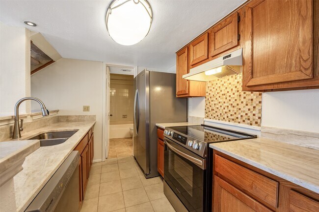 Building Photo - 2300 Old Spanish Trl