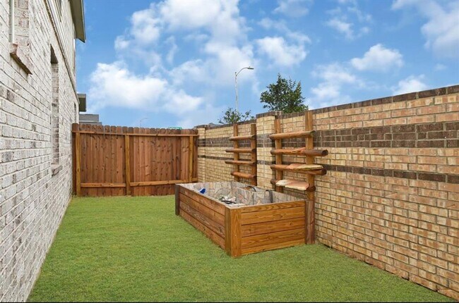 Building Photo - 21746 Heather Elm Dr