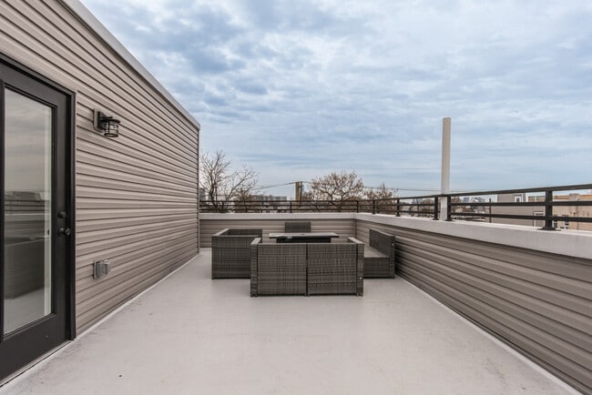 Building Photo - 2435 Master St