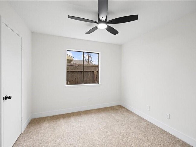 Building Photo - 2314 Edgedale Dr