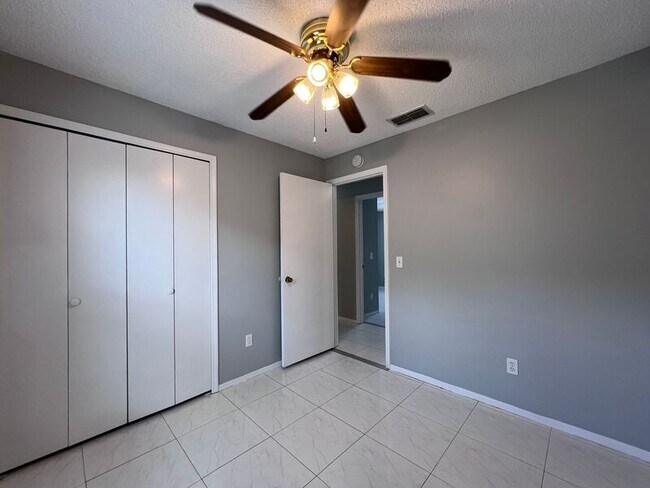 Building Photo - 1114 Shoshanna Dr