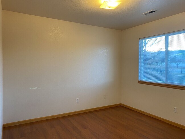 Building Photo - 3 Bed, 2 Bath Duplex in West Fort Collins close to Foothills