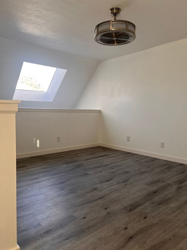 Building Photo - Newly Renovated 1 Bedroom 1 Bath Condo in ...