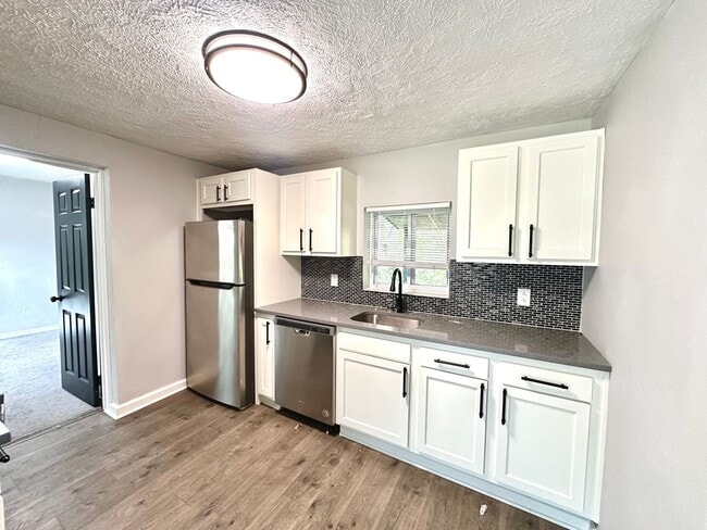 Building Photo - Updated 3 Bed, 1 Bath Home in Penn Hills - Quiet Street, Private Deck - Available Immediately!