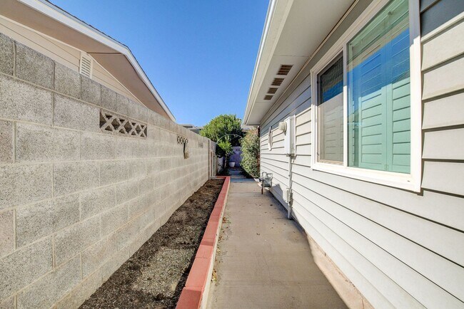 Building Photo - Charming Single-Story Home in Prime Northwest Location