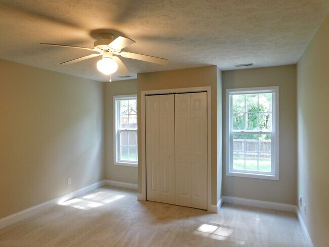 Building Photo - Beautiful Family Home