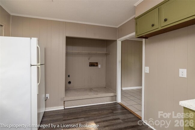 Building Photo - 145 Brentwood Dr