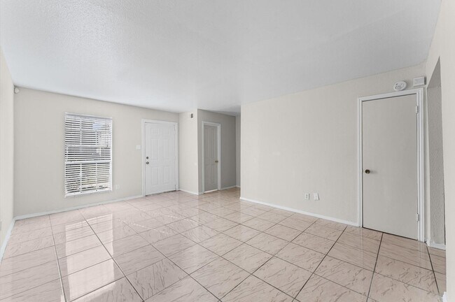 Building Photo - 12206 Ormandy St