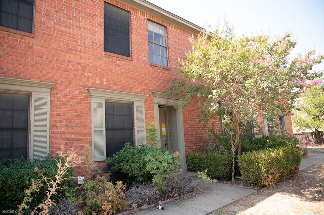 Building Photo - 2 br, 1 bath Townhome - 5803 Shadydell Dr