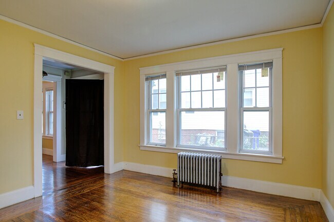 Building Photo - 123 Warren Ave