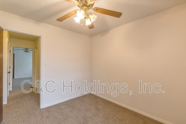 Building Photo - 304 W Quantico St
