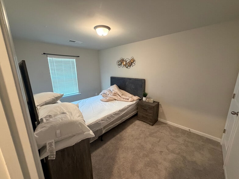 Building Photo - Room in Townhome on Lakeview Crk