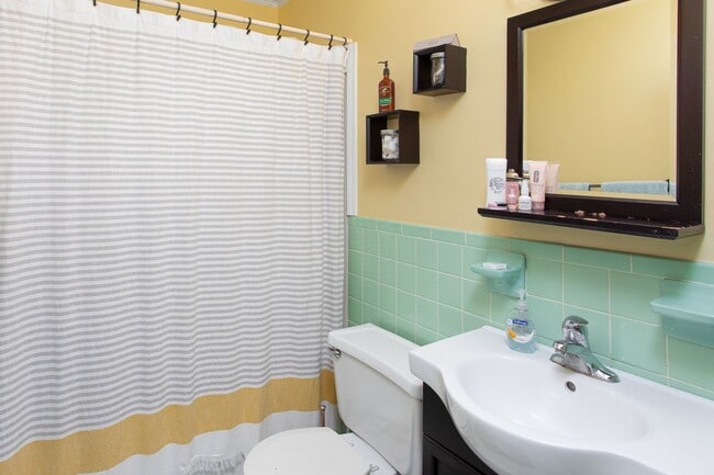 Building Photo - Cozy 3 Bedroom, 1 Bath Home in Northside!