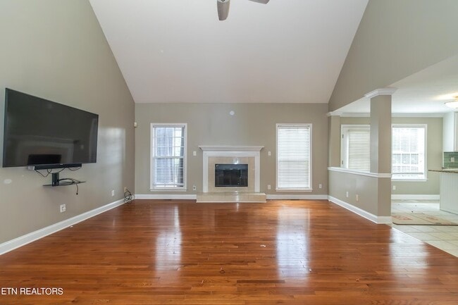 Building Photo - 1100 Winterberry Ln