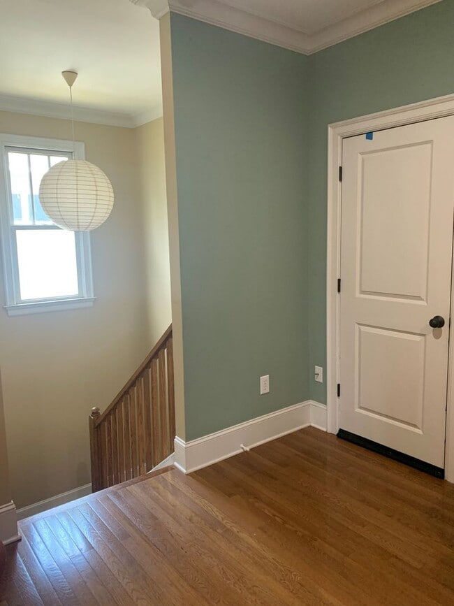 Building Photo - Charming Home