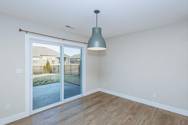 Building Photo - 4919 Kenora Dr