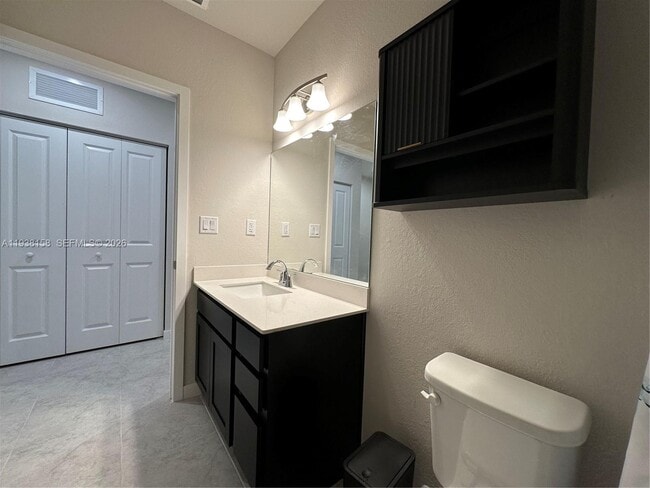 Building Photo - 389 10th Ct