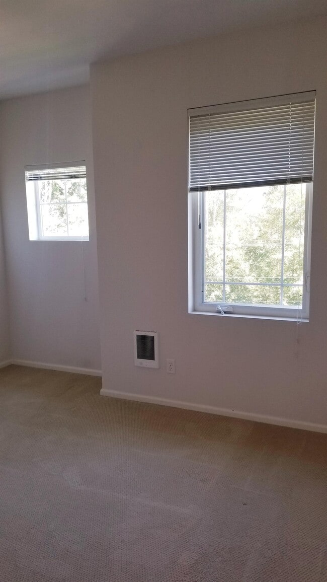 Building Photo - 15720 Manor Way